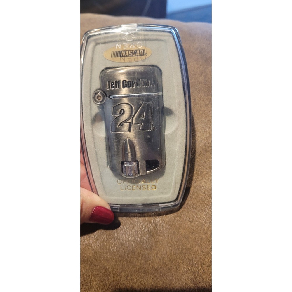 Vintage 2001 Jeff Gordon NASCAR Officially Licensed Butane Lighter With Case - Picture 6 of 6